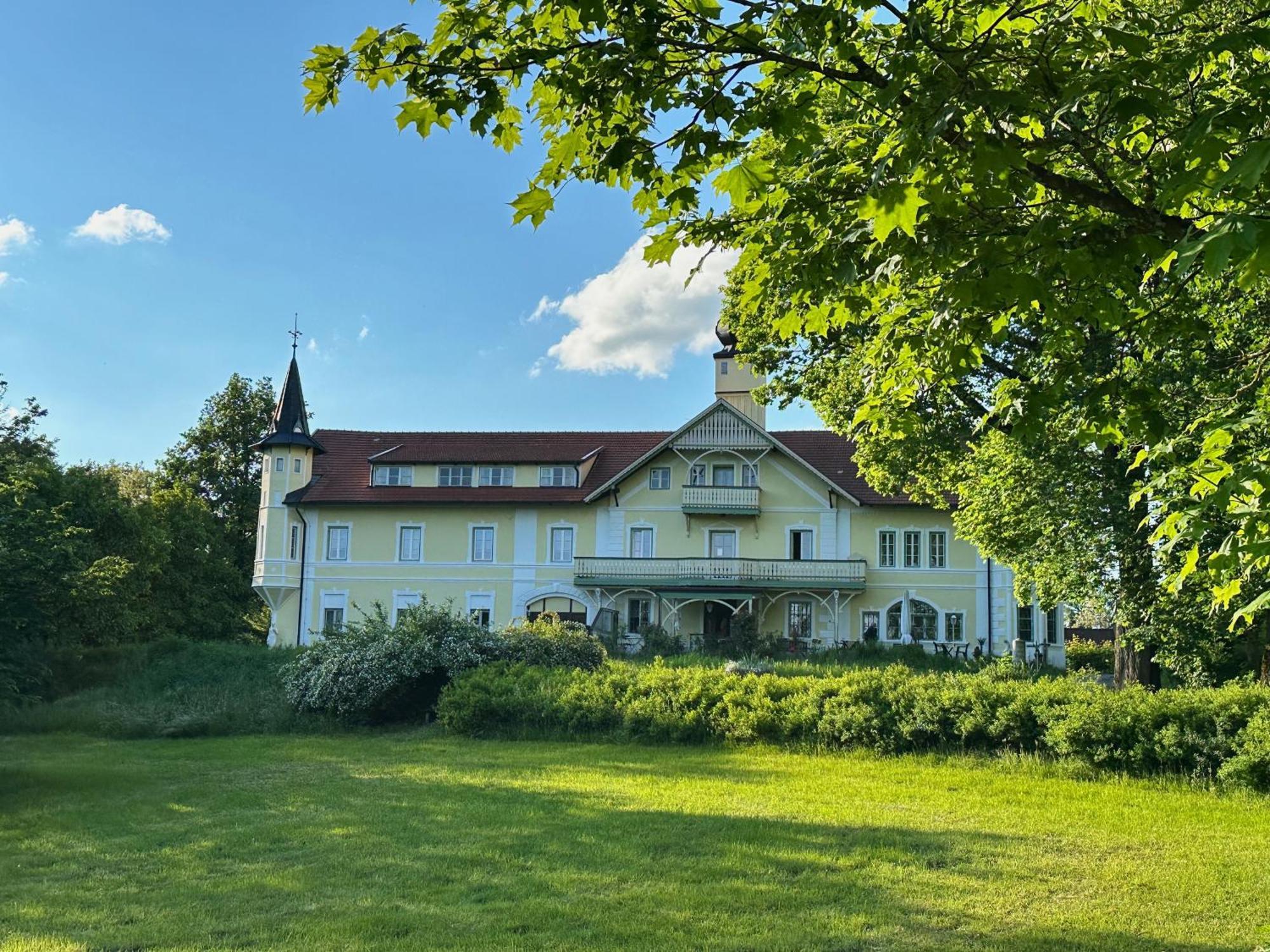 Gaestehaus Gut Frauendorf Windorf  Экстерьер фото